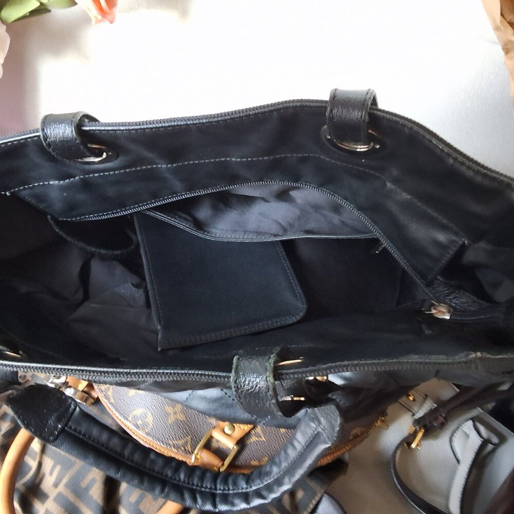 Authentic Chanel black tote bag - Picture 5 of 14